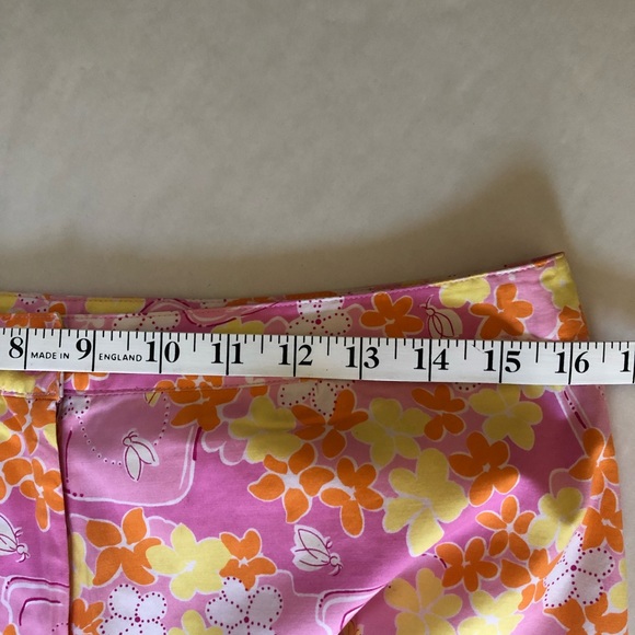 Lilly Pulitzer floral capri. Sits at the waist. Size 8 - Picture 5 of 6